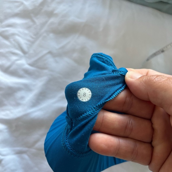 Size 8 - Lululemon Invigorate Bra - Picture 8 of 8